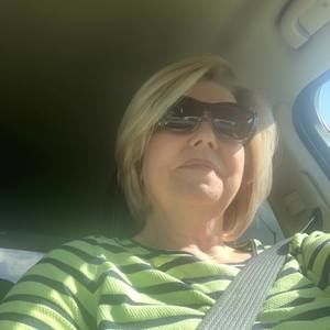 Meet your Posher, Deena